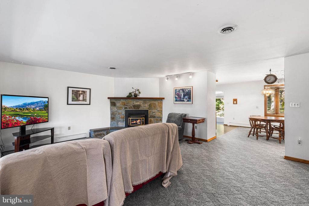 Image 4 of property listing at 91 NEWLIN RD, Parkesburg, PA 19365