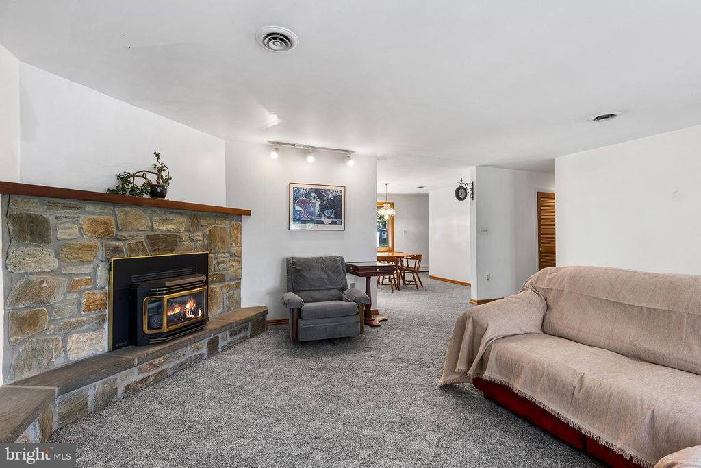 Image 6 of property listing at 91 NEWLIN RD, Parkesburg, PA 19365