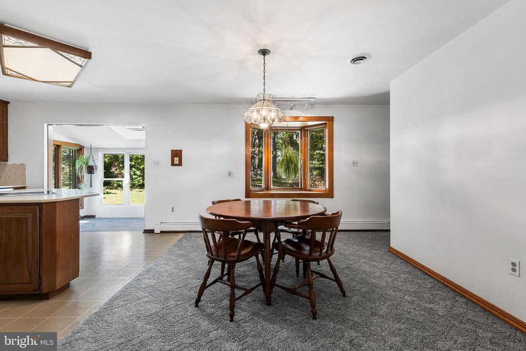 Image 7 of property listing at 91 NEWLIN RD, Parkesburg, PA 19365