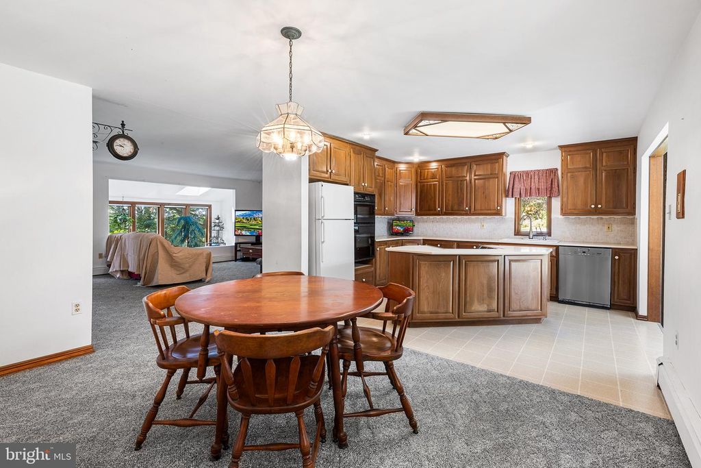 Image 9 of property listing at 91 NEWLIN RD, Parkesburg, PA 19365