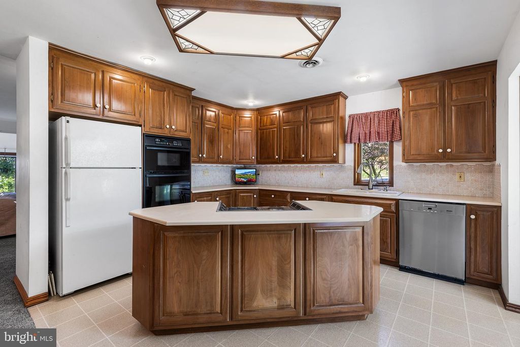 Image 10 of property listing at 91 NEWLIN RD, Parkesburg, PA 19365
