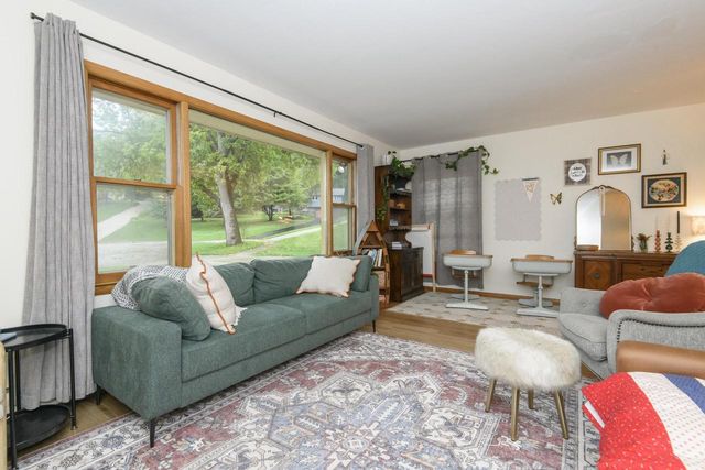 606 Lee COURT, Waukesha, WI 53186