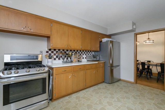 606 Lee COURT, Waukesha, WI 53186