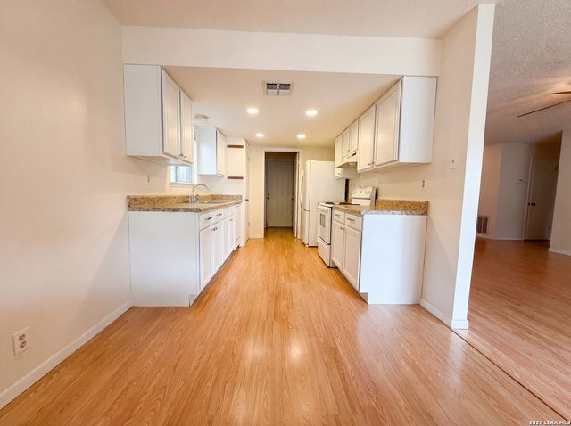 528 PECAN DR, Schertz, TX 78154