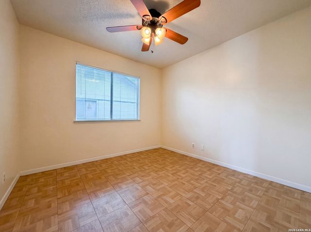 528 PECAN DR, Schertz, TX 78154