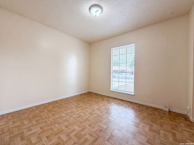 528 PECAN DR, Schertz, TX 78154