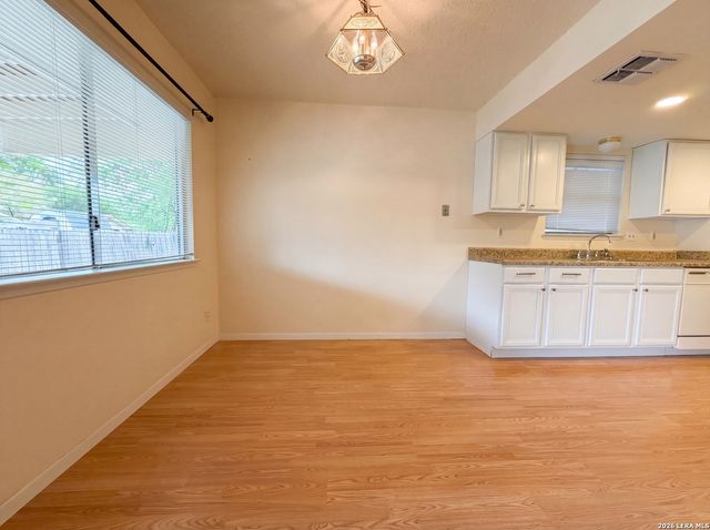 528 PECAN DR, Schertz, TX 78154