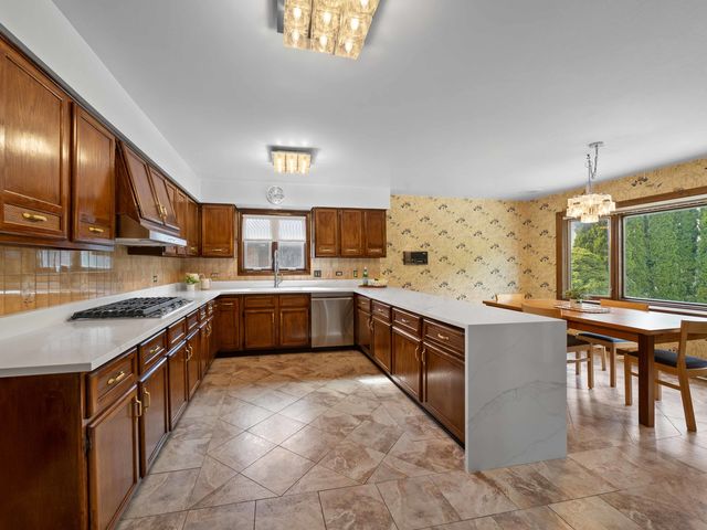 3720 Liberty Lane, Glenview, IL 60025