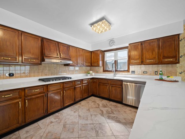 3720 Liberty Lane, Glenview, IL 60025