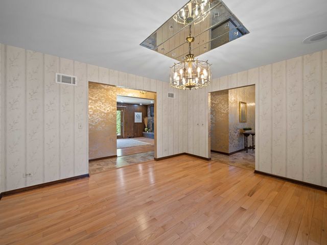 3720 Liberty Lane, Glenview, IL 60025