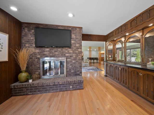 3720 Liberty Lane, Glenview, IL 60025