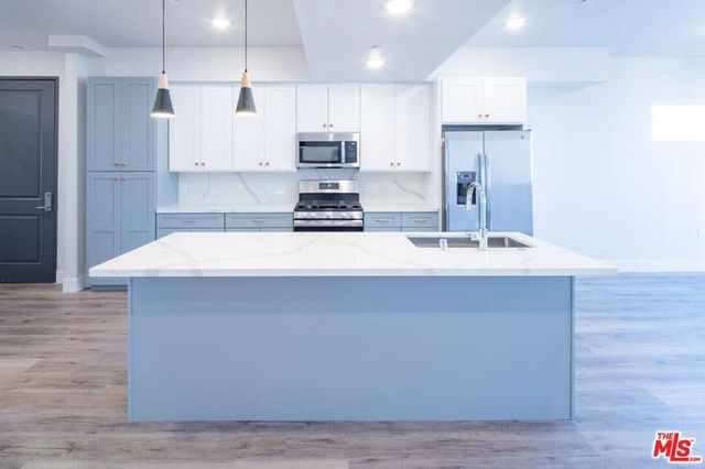3672 Jasmine Avenue 303, Palms, CA 90034