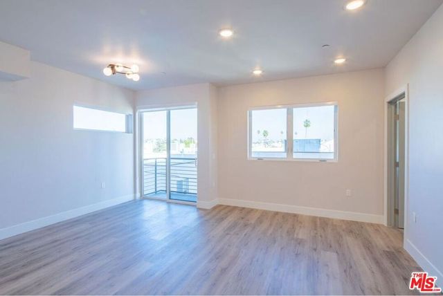 3672 Jasmine Avenue 303, Palms, CA 90034