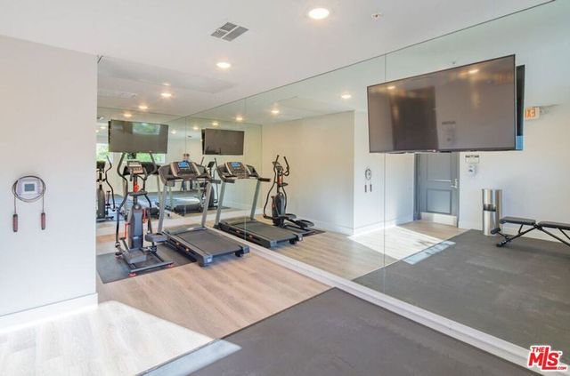 3672 Jasmine Avenue 303, Palms, CA 90034