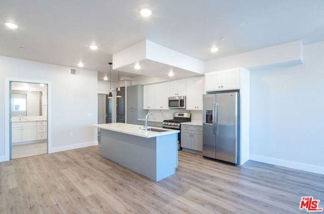 3672 Jasmine Avenue 303, Palms, CA 90034