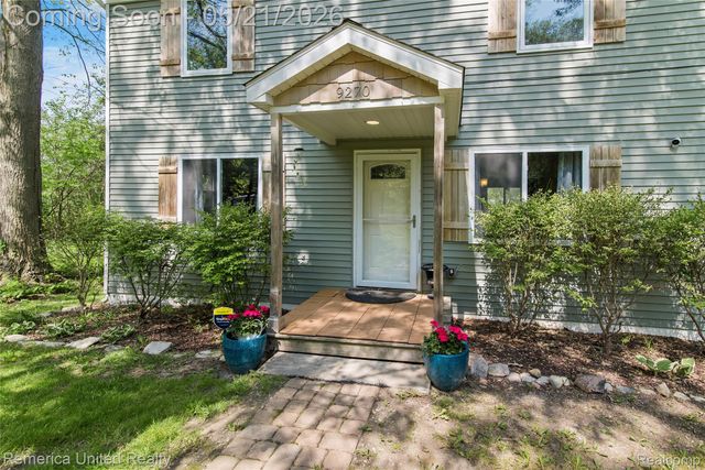 9270 River Valley Road, Hamburg Township, MI 48116