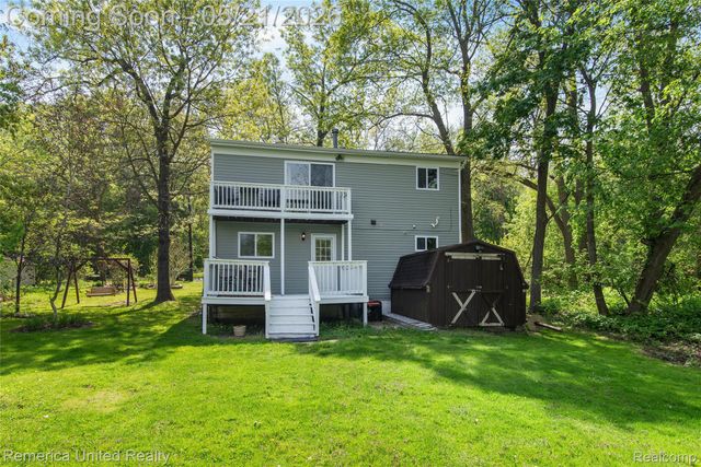 9270 River Valley Road, Hamburg Township, MI 48116
