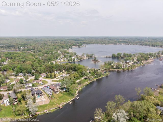9270 River Valley Road, Hamburg Township, MI 48116
