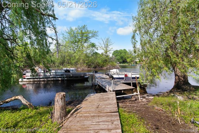 9270 River Valley Road, Hamburg Township, MI 48116