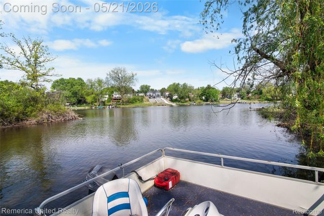 9270 River Valley Road, Hamburg Township, MI 48116