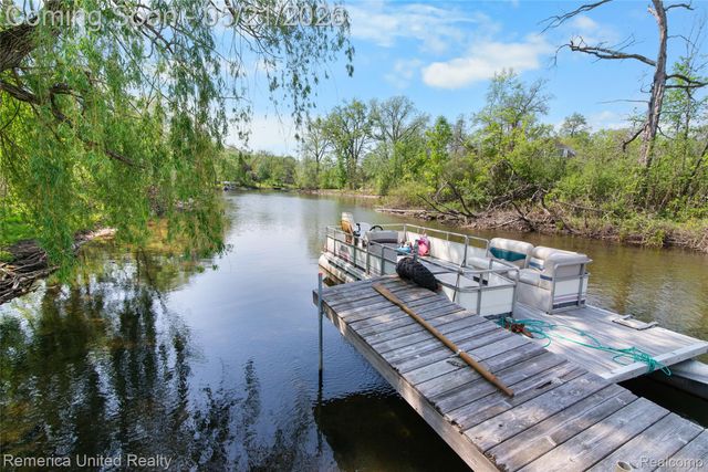 9270 River Valley Road, Hamburg Township, MI 48116