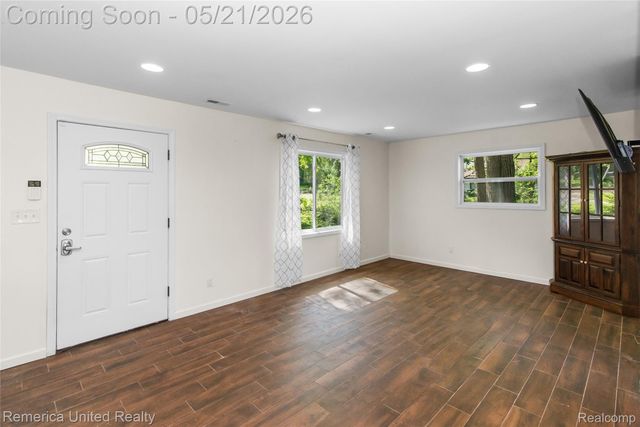 9270 River Valley Road, Hamburg Township, MI 48116
