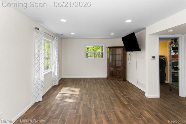 9270 River Valley Road, Hamburg Township, MI 48116