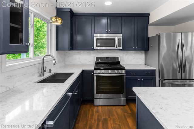 9270 River Valley Road, Hamburg Township, MI 48116
