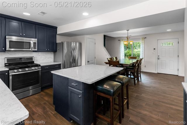 9270 River Valley Road, Hamburg Township, MI 48116