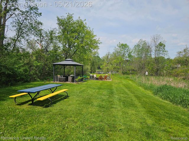 9270 River Valley Road, Hamburg Township, MI 48116