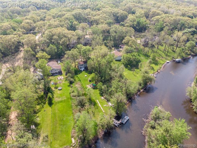 9270 River Valley Road, Hamburg Township, MI 48116