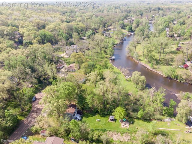 9270 River Valley Road, Hamburg Township, MI 48116