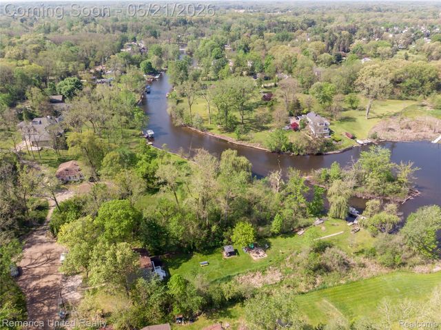 9270 River Valley Road, Hamburg Township, MI 48116