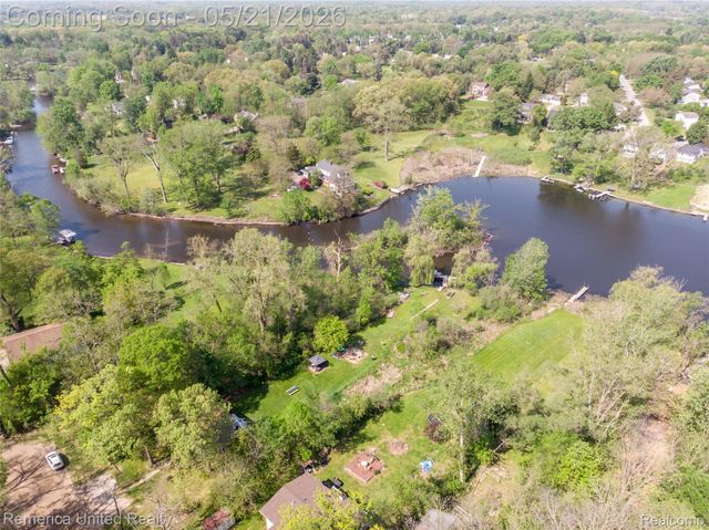 9270 River Valley Road, Hamburg Township, MI 48116