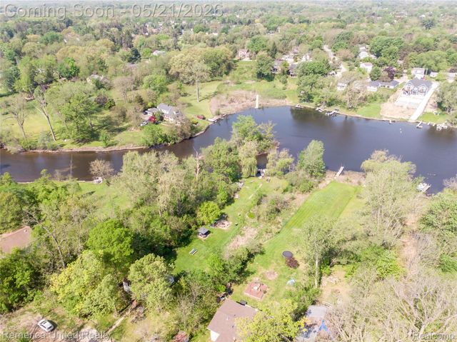 9270 River Valley Road, Hamburg Township, MI 48116
