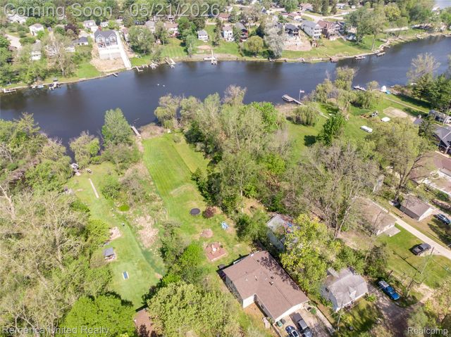 9270 River Valley Road, Hamburg Township, MI 48116