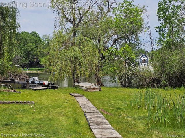 9270 River Valley Road, Hamburg Township, MI 48116