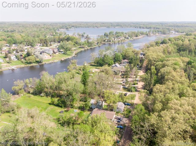 9270 River Valley Road, Hamburg Township, MI 48116