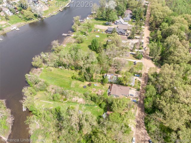 9270 River Valley Road, Hamburg Township, MI 48116