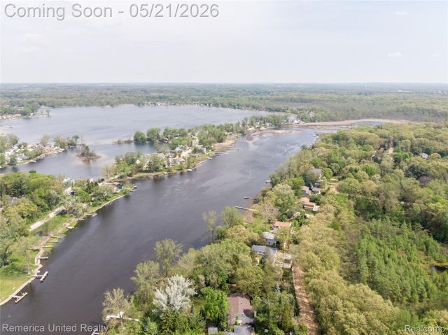 9270 River Valley Road, Hamburg Township, MI 48116
