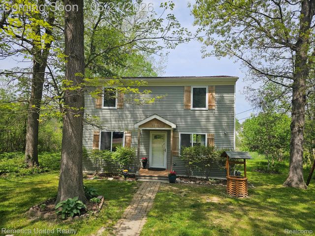 9270 River Valley Road, Hamburg Township, MI 48116