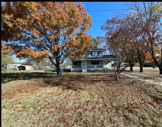 100 N Hinckley Street, Blooming Grove, TX 76626