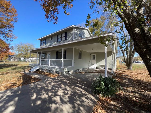 100 N Hinckley Street, Blooming Grove, TX 76626