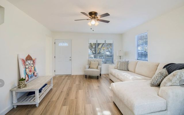 100 N Hinckley Street, Blooming Grove, TX 76626
