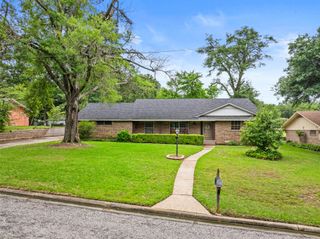 306 Dellwood Drive, Mount Pleasant, TX 75455