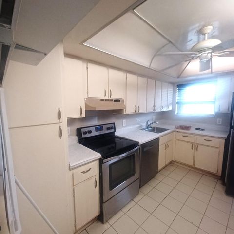 3186 Via Poinciana 311, Greenacres, FL 33467