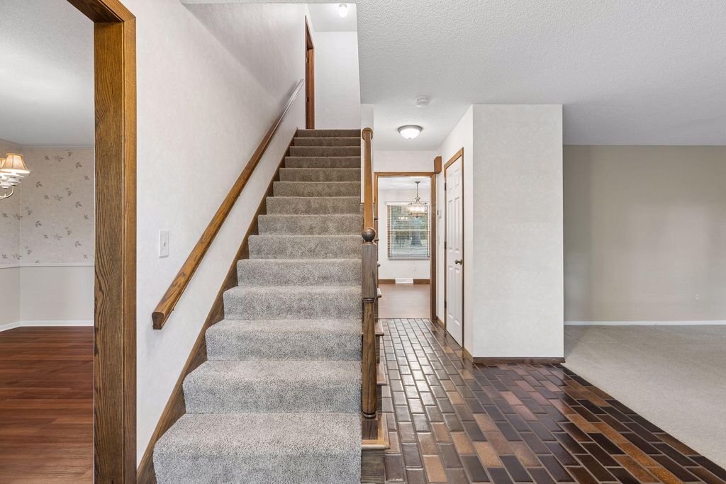 360 Quail Road, Dellwood, MN 55110 — photo 4