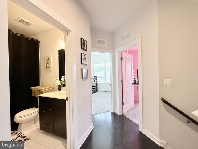 1761 AUTUMN MAPLE LEAF DR, Dumfries, VA 22026