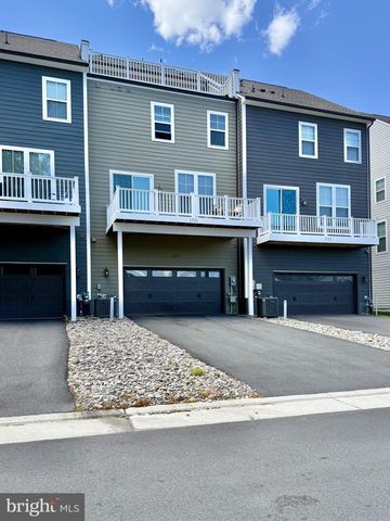 1761 AUTUMN MAPLE LEAF DR, Dumfries, VA 22026