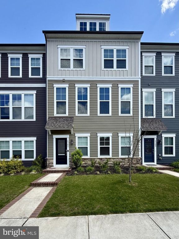 1761 AUTUMN MAPLE LEAF DR, Dumfries, VA 22026